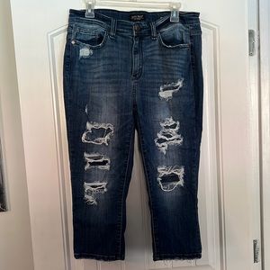 Judy Blue distressed skinny fit capris size 13/31